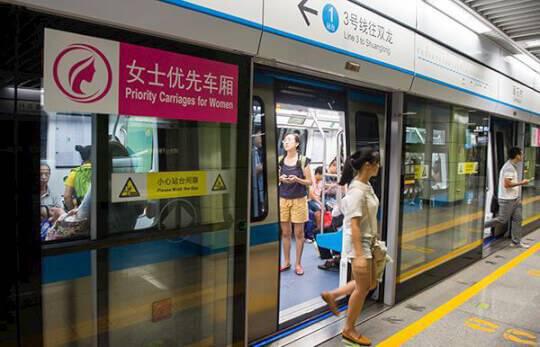 新冠在車廂引發(fā)13人感染。